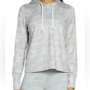 Vuori Halo Essential Hoodie in a Pale Heather Camouflage Small